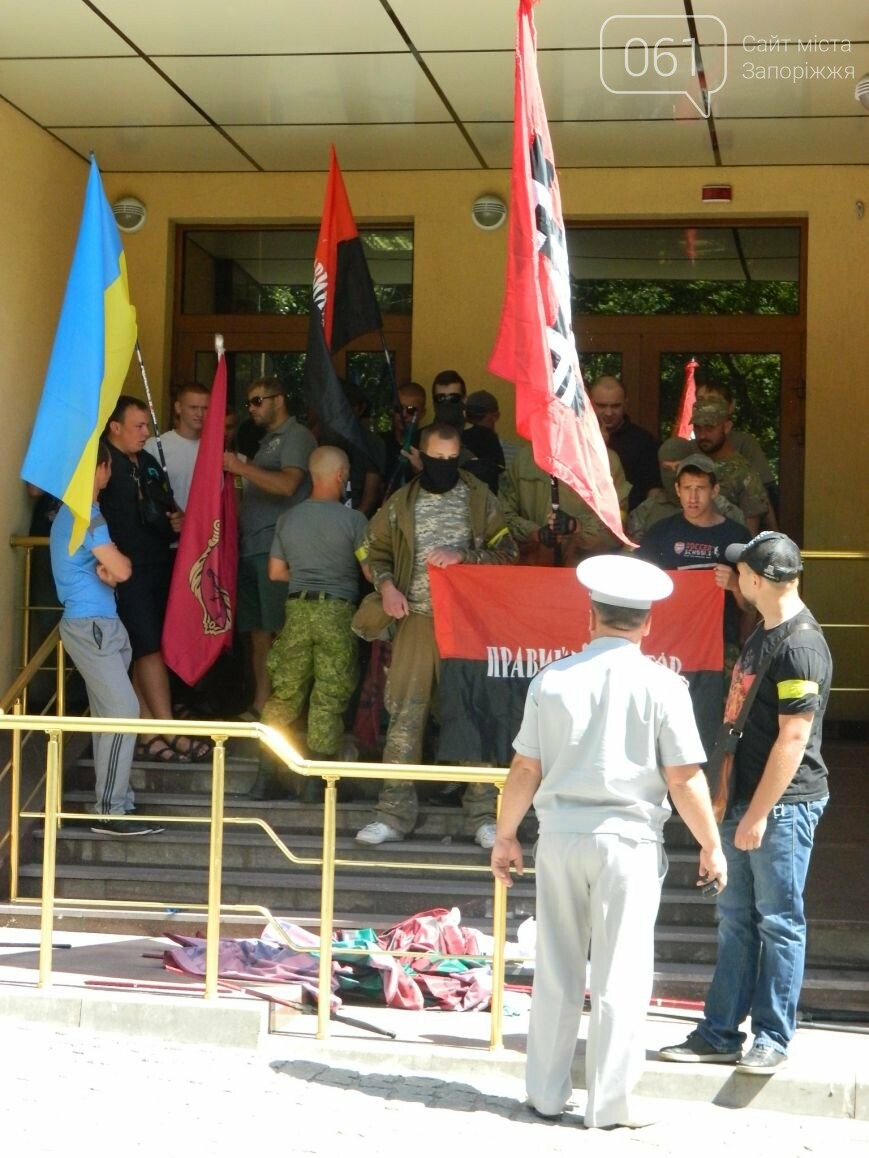 В Запорожье митингующую «Силу нации» разогнал «Правый сектор» (ВИДЕО, ФОТО) (фото) - фото 8