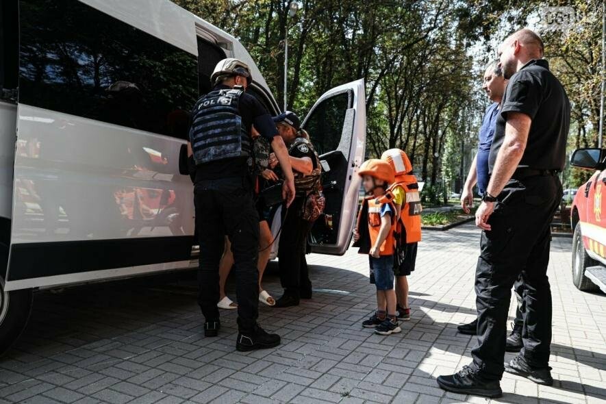 З двох небезпечних районів Запорізької області евакуювали 40 дітей