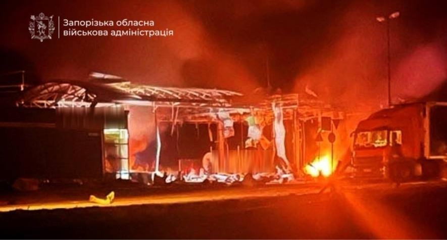 У Запоріжжі ворожий БПЛА атакував автозаправку: виникла пожежа
