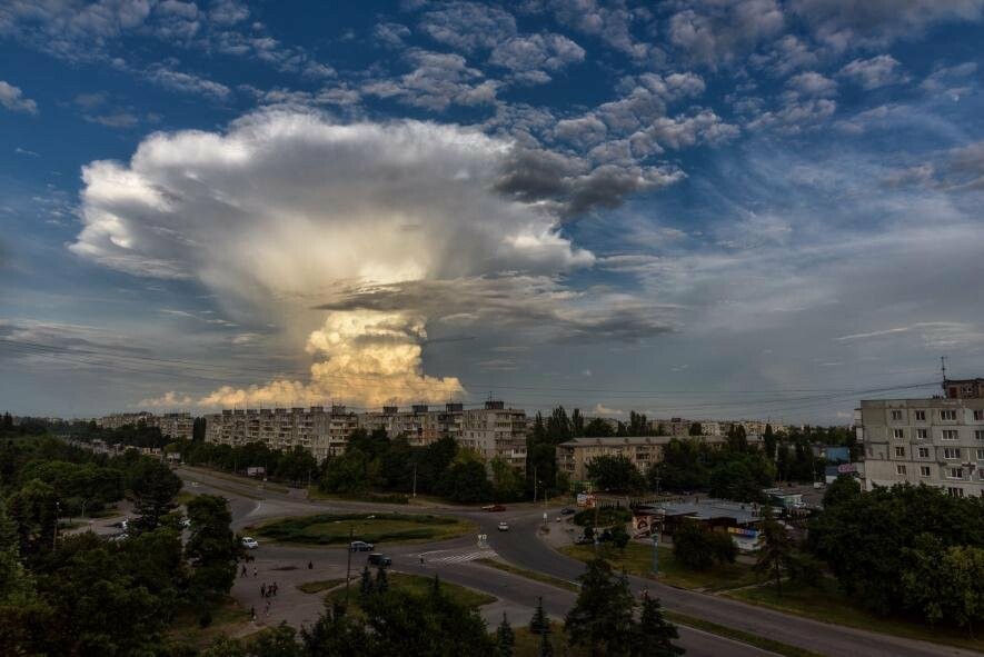 Над Запоріжжям спостерігали незвичайну хмару, що нагадує гриб, - ФОТО0