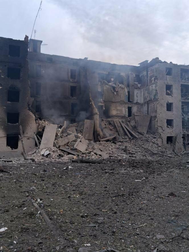 У Гуляйполі внаслідок обстрілів зруйновано багатоповерхівку і будівлю дитсадка