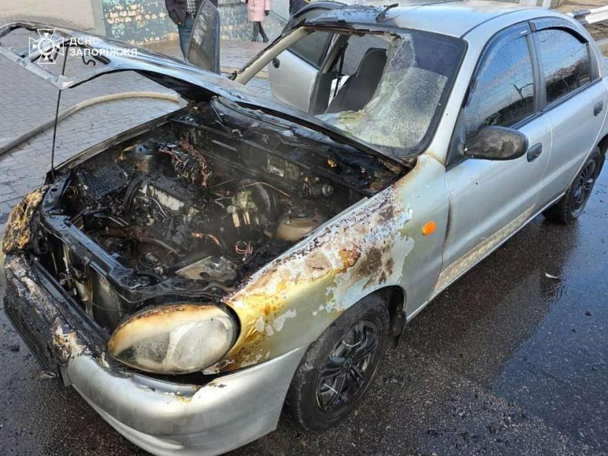 У Запоріжжі рятувальники загасили займання автівки