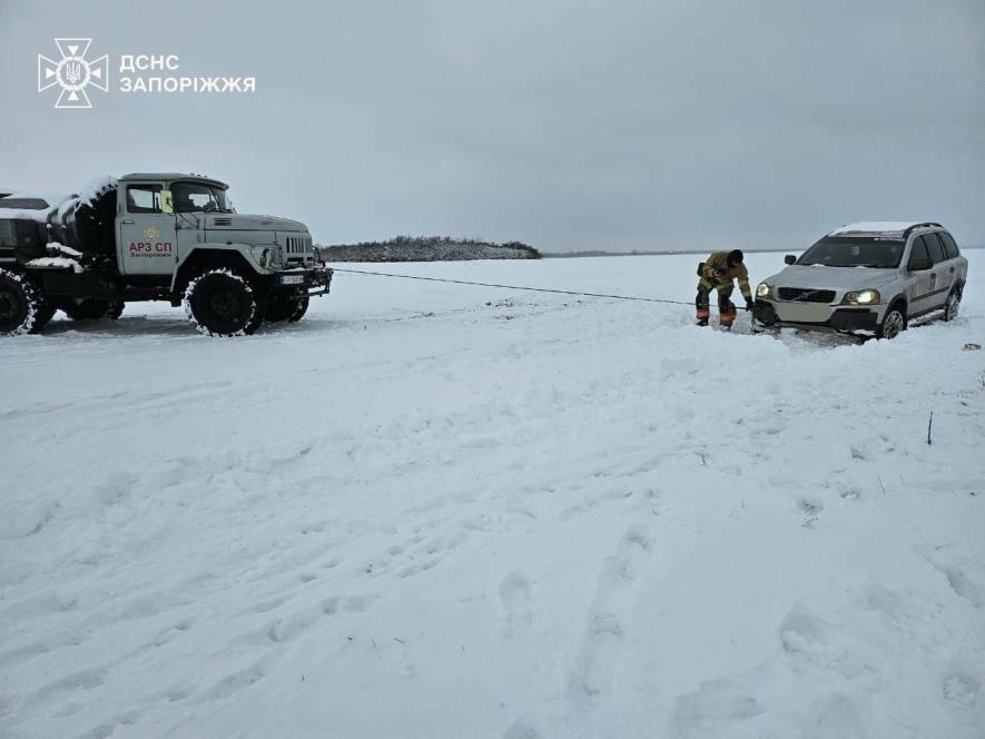 У Запорізькій області через негоду застрягли 19 машин, – ДСНС
