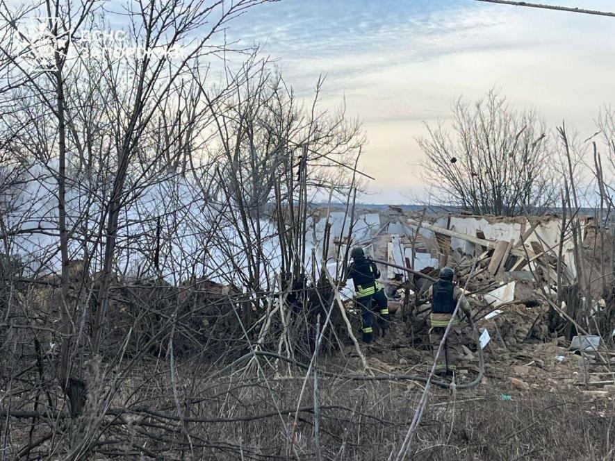 У Запорізькому районі внаслідок атаки зайнялися будинок і автівки