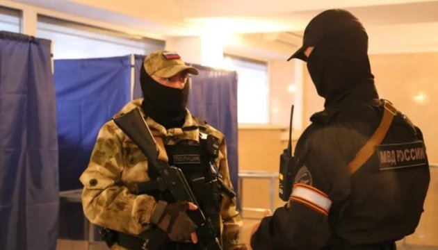 Окупанти влаштували перевірки “бюджетникам” на ТОТ Запорізької області через низьку явку на псевдовиборах