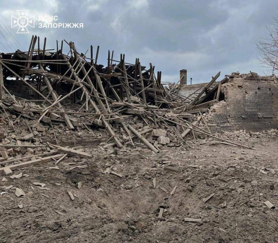 У Запорізькій області внаслідок обстрілів зайнялися торговельні павільйони і будинок