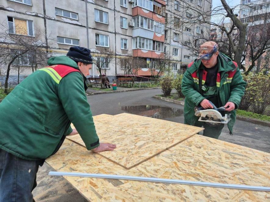 У Запоріжжі ліквідовують наслідки ворожих авіаударів: вранці зазнали пошкоджень 10 будівель