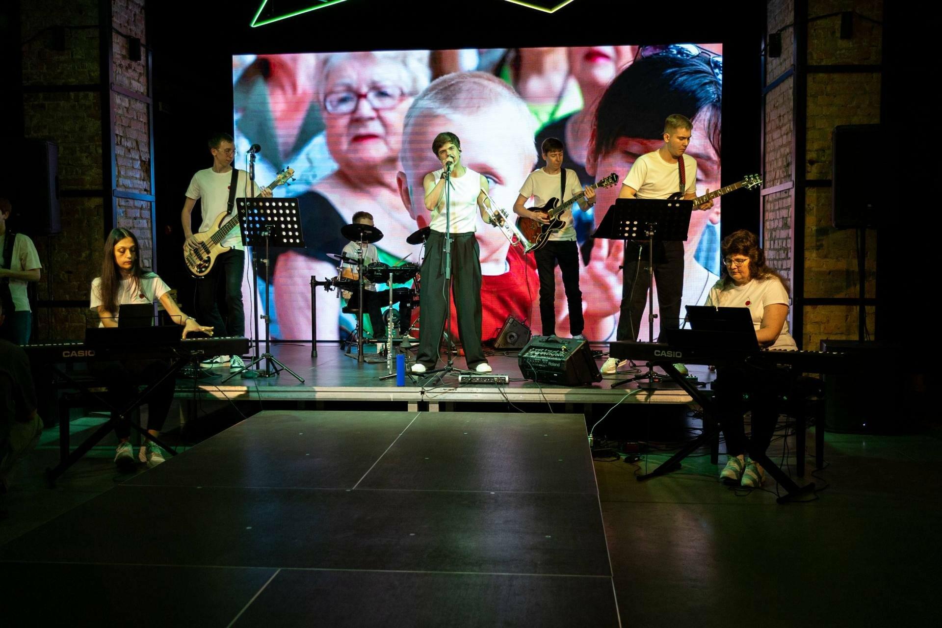 «Можна зробити, щоб можливості були і тут»: як Cherry Band розвиває музику в Запоріжжі та представляє українську культуру за кордоном