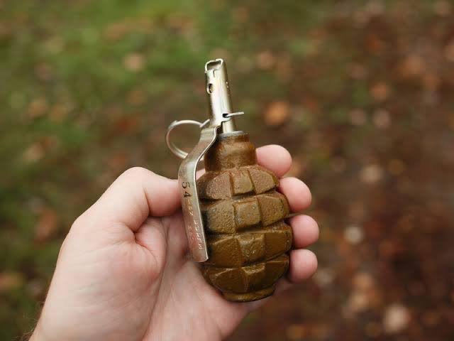У Запоріжжі до медичного закладу зайшов чоловік з гранатою в руці