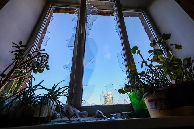 У Запоріжжі внаслідок ворожих атак вибило вікна у багатоповерхівці і гуртожитку