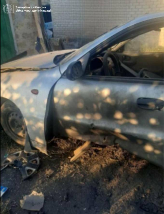 Ворожий fpv-дрон атакував цивільне авто в Запорізькому районі, є поранений