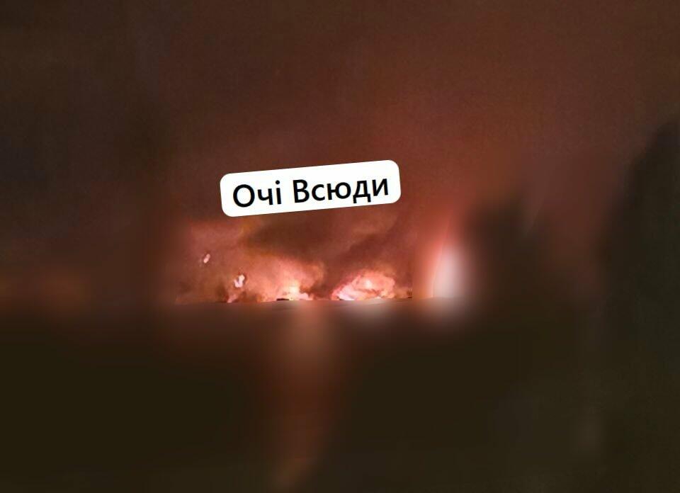 Ворог атакував Запоріжжя: горить приватне підприємство