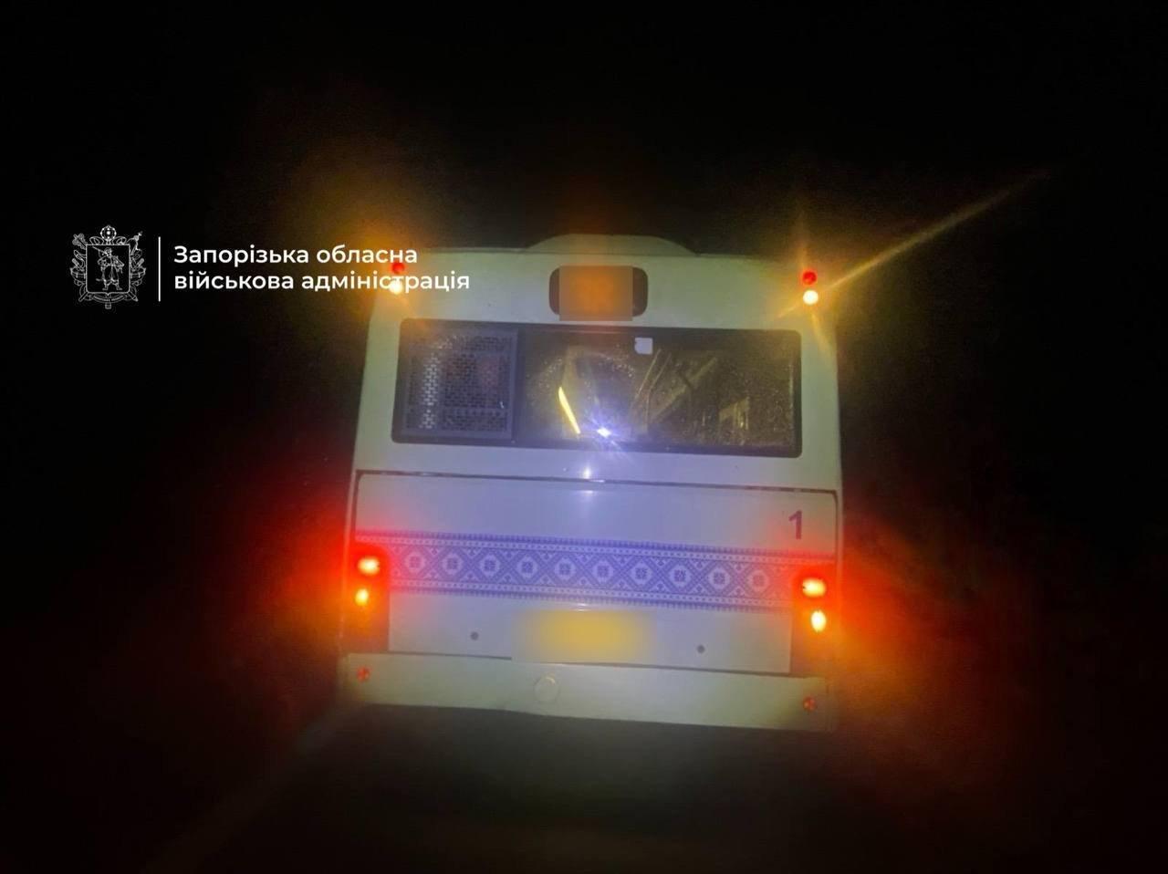 У Запоріжжі ворожий FPV-дрон намагався атакувати автобус і заплутався в антидроновій сітці