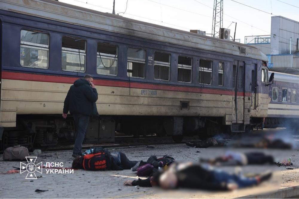 В УЗ розповіли подробиці удару по вокзалу у Дніпрі, серед загиблих є мешканці Запоріжжя