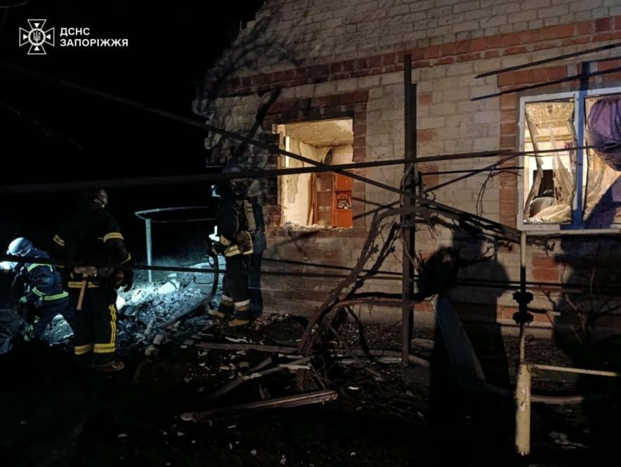 У Запорізькому районі через обстріли сталися чотири пожежі: горіли житлові будинки