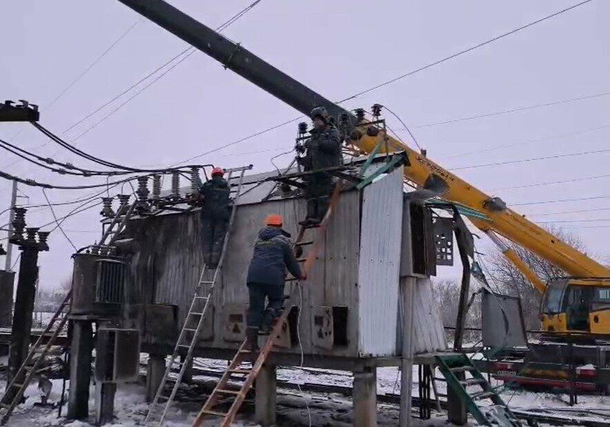 За півтори доби запорізькі енергетики відновили електропостачання Вільнянській громаді, яка була знеструмлена через ворожу атаку