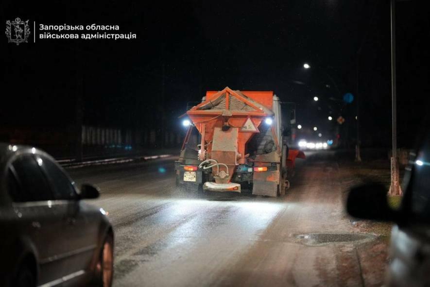 Морози і ожеледиця: на дорогах області працює більше півсотні одиниць техніки
