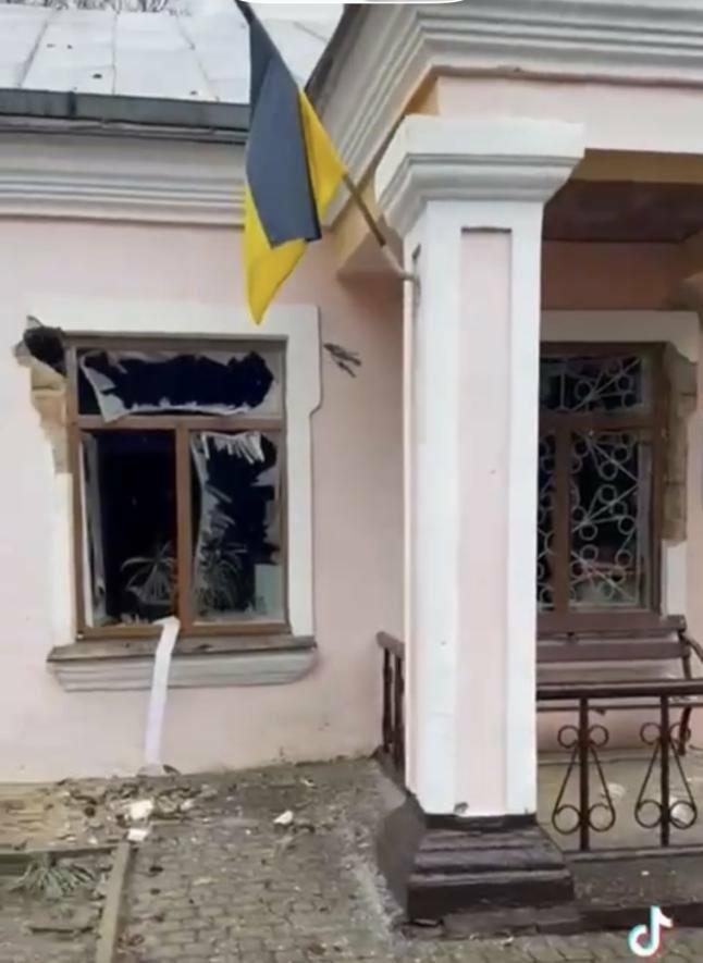 Росіяни вдарили КАБами по філії кінного заводу у селі Трудове