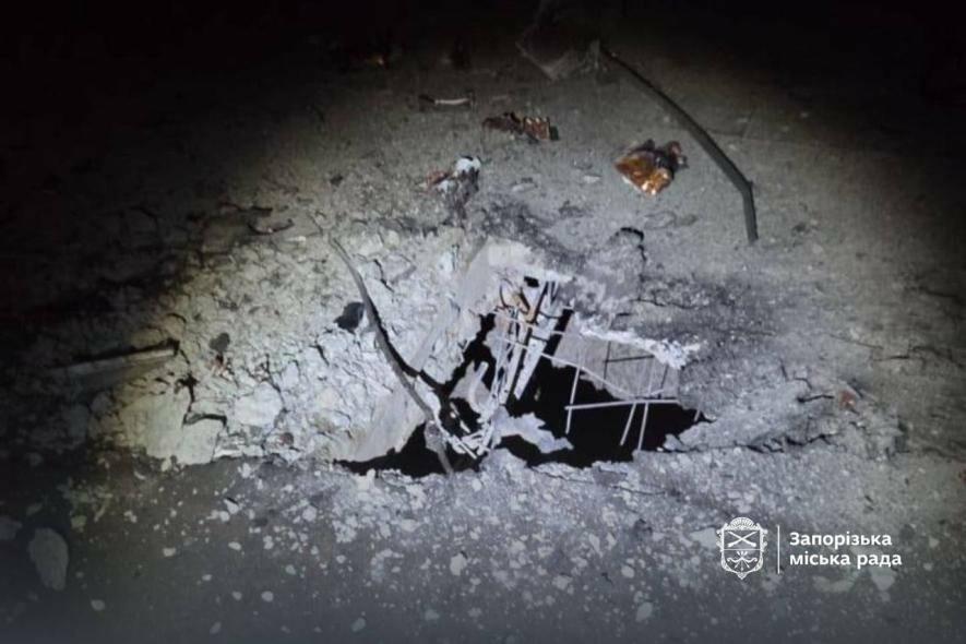 У Запоріжжі внаслідок атаки пошкоджено дах багатоквартирного будинку, - ФОТО