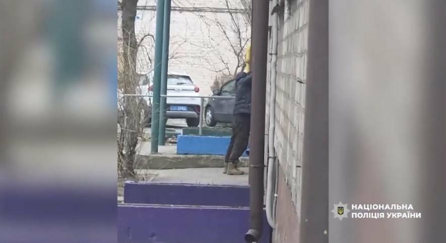 У Запоріжжі військовий підірвав гранату біля житлового будинку