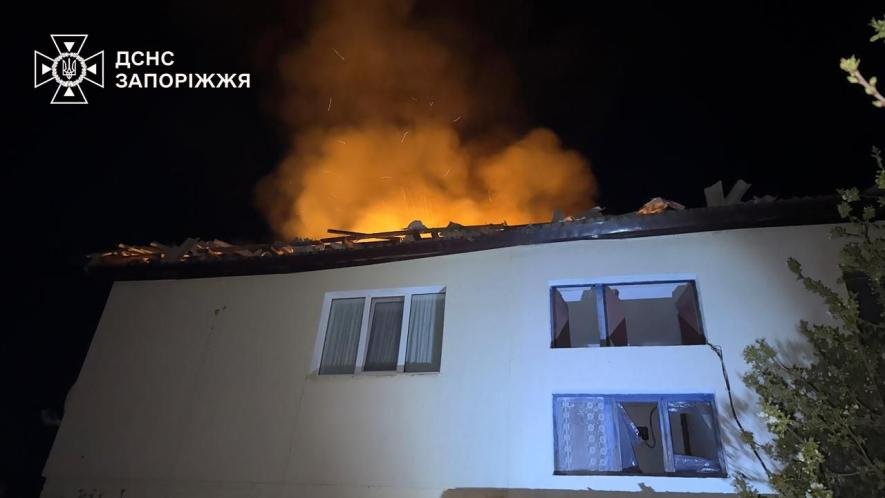 У Запоріжжі та передмісті через обстріли горів причіп вантажівки та житлові будинки