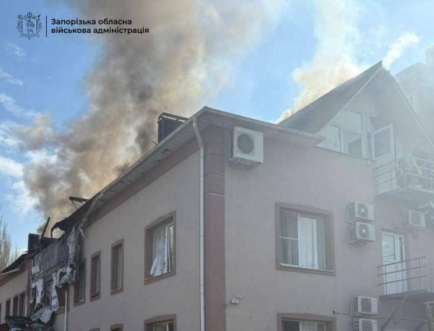 Ворог знову атакував Запоріжжя: виникла пожежа