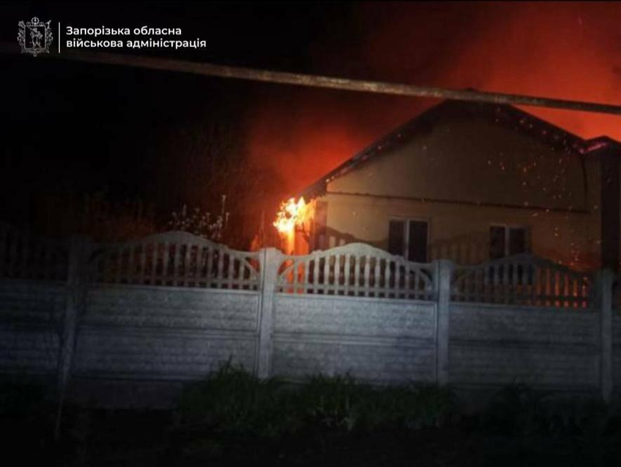 Ворог атакував Запорізький район, загорівся будинок
