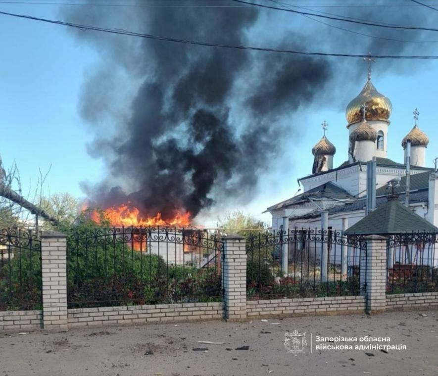 Ворог атакував Вільнянськ: загинула людина, зруйновано торговий павільйон, пошкоджено храм