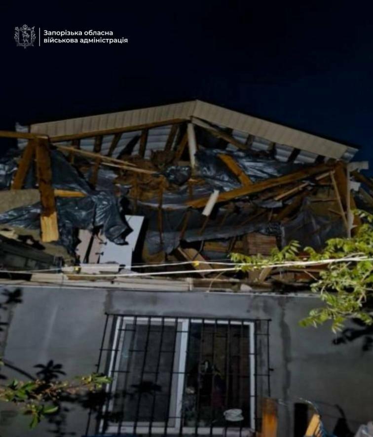 Ворог атакував Запорізький район: пошкоджено житлові будинки, поранено людину