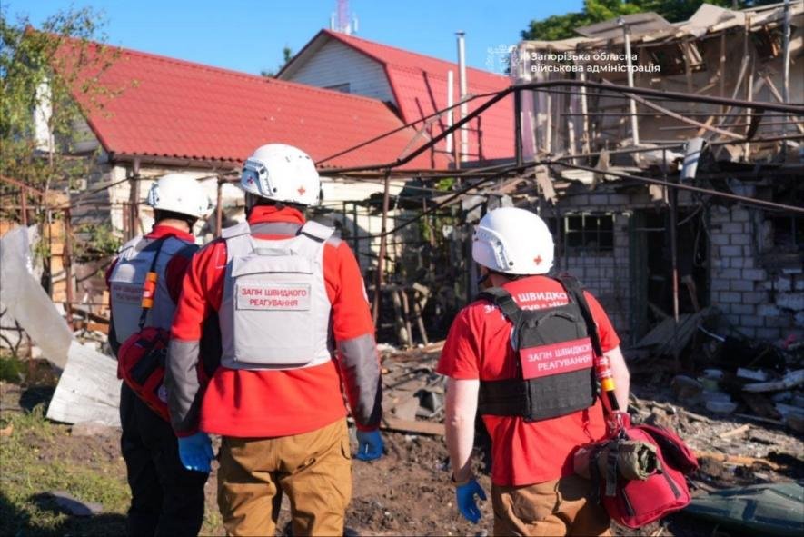 Фото з місця атаки по Запоріжжю