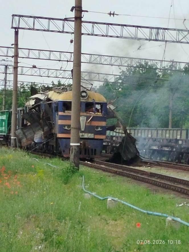 У Запоріжжі ворожий БПЛА влучив у електровоз
