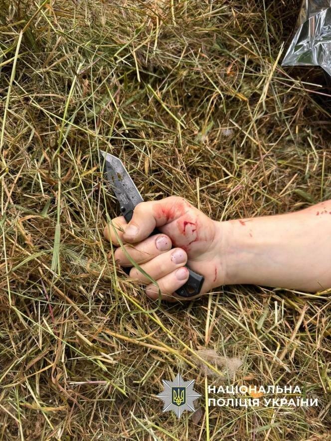 У Запоріжжі чоловік з ножем напав на поліцейських, правоохоронці застосували зброю