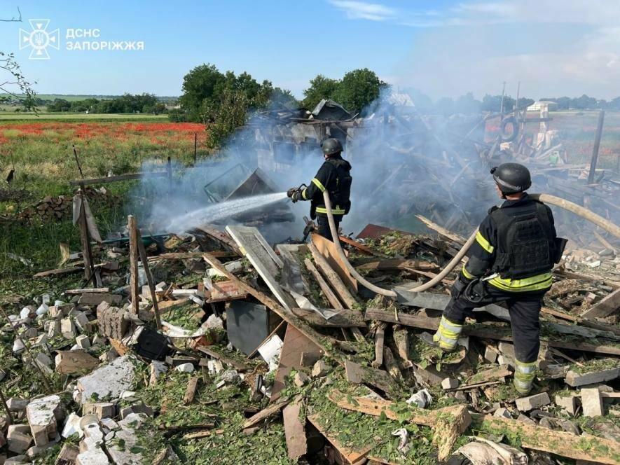 Внаслідок ворожих обстрілів Запоріжжя та передмістя виникло 9 пожеж
