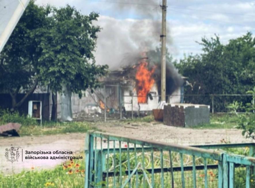 Ворог влучив по житловій забудові в селищі на Запоріжжі