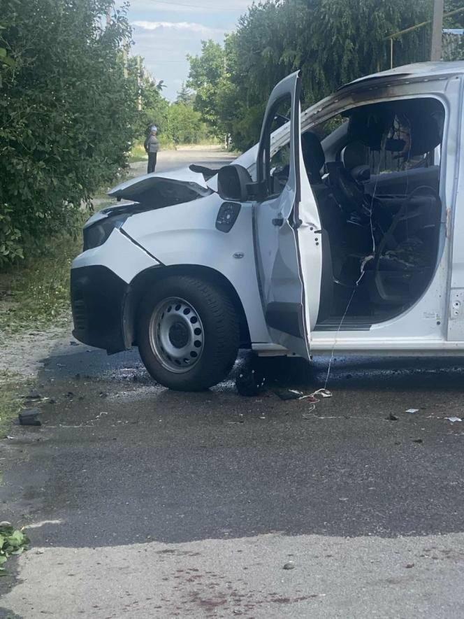 Ворожі дрони атакують цивільні авто у селищі Кушугум
