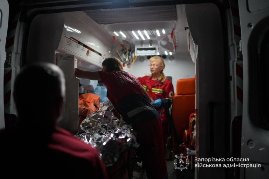 Внаслідок влучання БпЛА спалахнув будинок: троє людей поранені, одна жінка не змогла вибратись з палаючого будинку