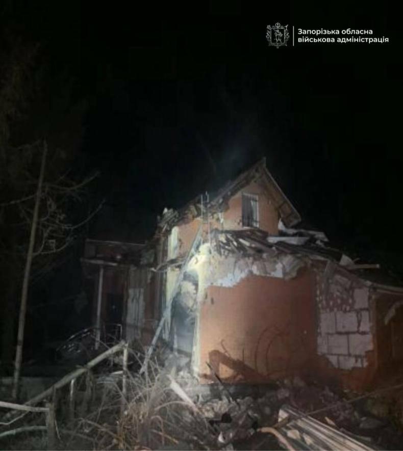 У Запорізькому районі ворог вночі поранив двох літніх людей