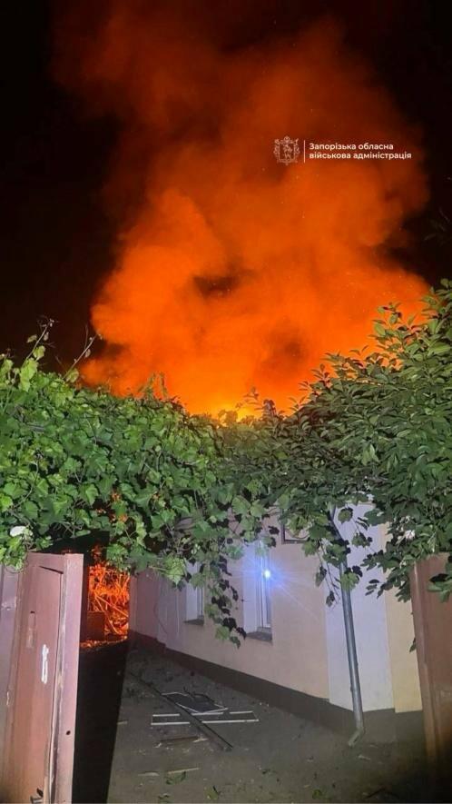У Запоріжжі внаслідок атаки загорівся житловий будинок