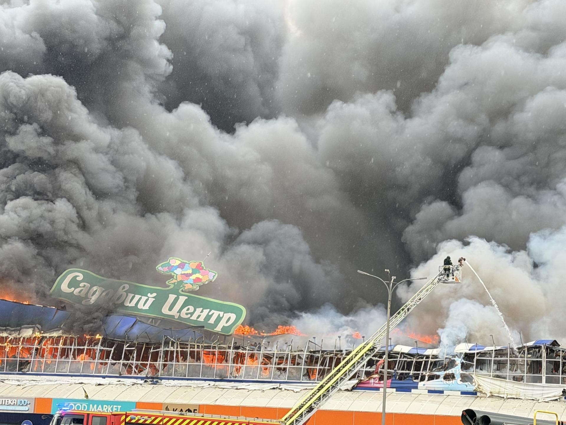 Як виглядає будівельний гіпермаркет в Запоріжжі після атаки дроном, - ФОТО