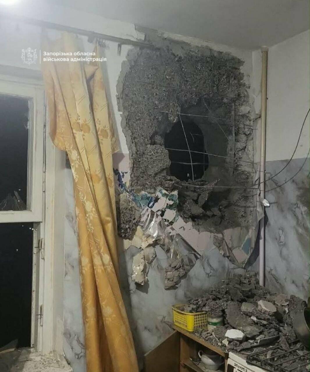 Чергова атака на Запоріжжя: дрон влучив у будинок та поранив жінку