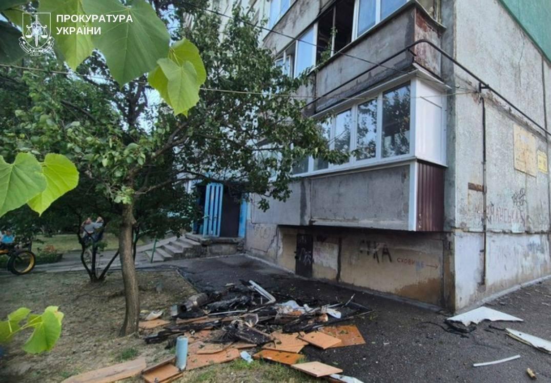 У Запоріжжі внаслідок атаки дрона пошкоджено багатоповерхівку, постраждав 16-річний хлопець