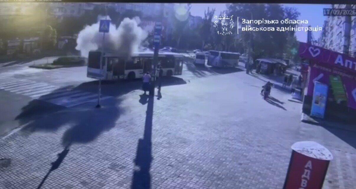 У Запоріжжі внаслідок влучання дрона в автобус зростає кількість постраждалих