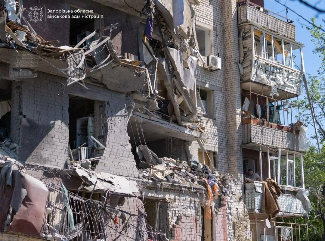 Ворог скидає КАБи, атакує дронами та артилерією Запорізьку область: три людини поранені