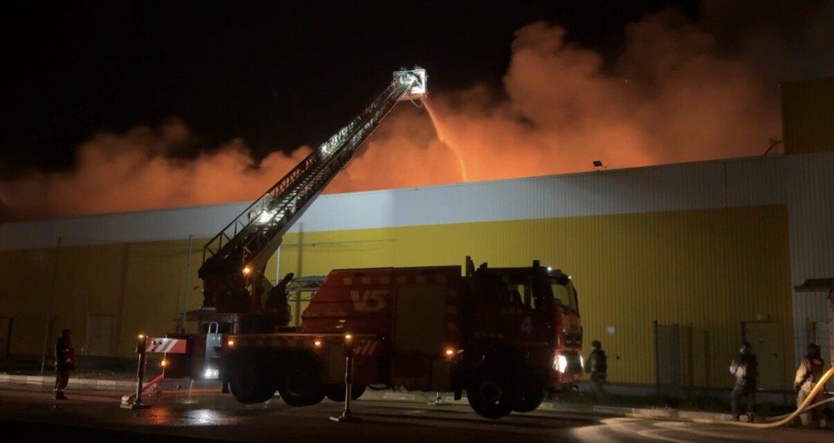 Пожежа у ТЦ в Південному мікрорайоні: вогонь охопив 6000 кв м