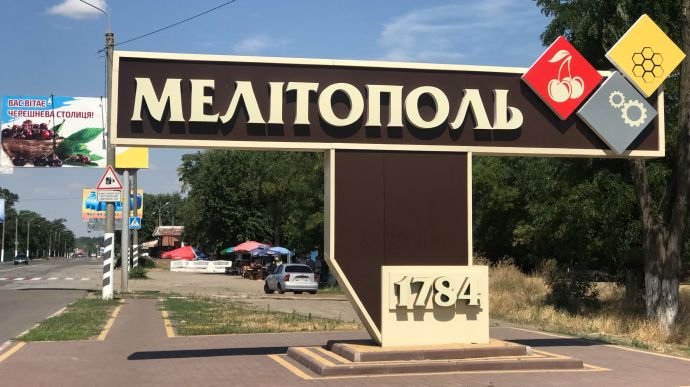 В Мелітополі на захопленому аеродромі чутно вибухи 