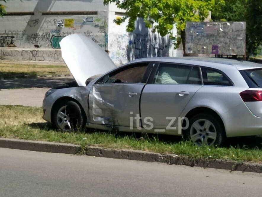 В Запоріжжі легковик врізався в маршрутку - постраждали чотири людини 