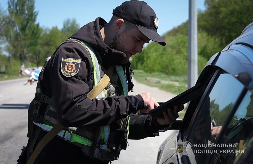 На блокпостах Запорізької області з початку року виявили понад 9 тисяч розшукуваних осіб і понад 600 автівок