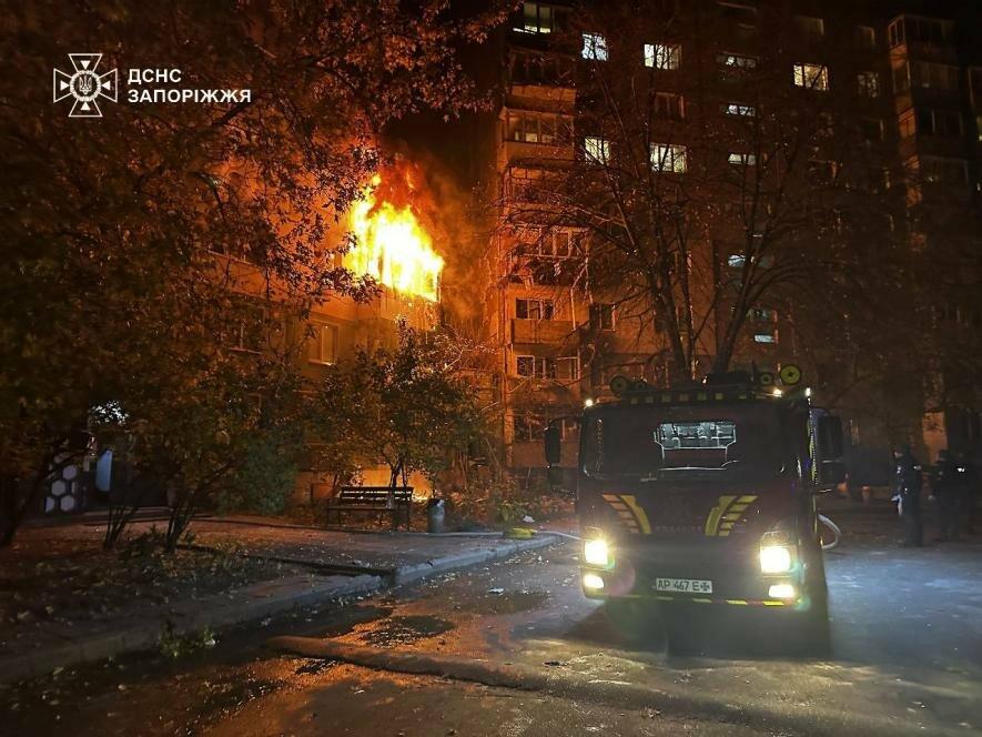 Під час нічної атаки дронами сталися пожежі в багатоповерхівках