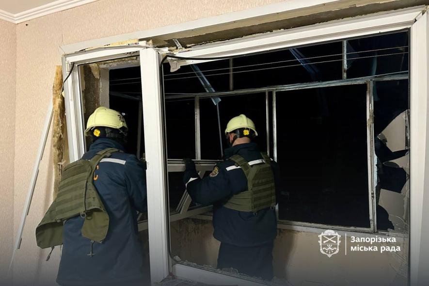 У Запоріжжі через нічну атаку пошкоджено будинки у трьох районах міста