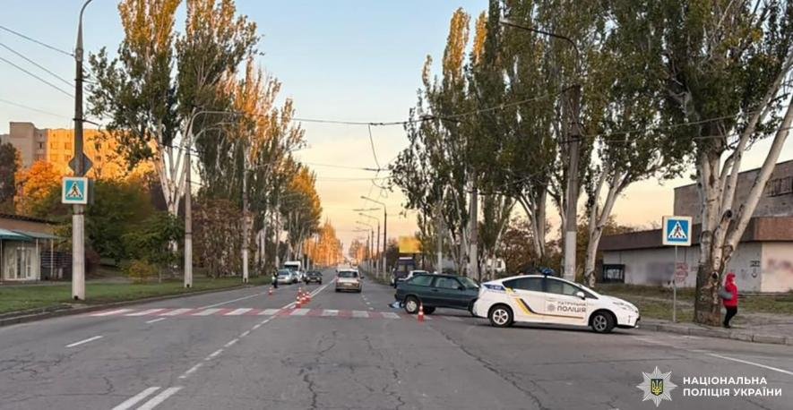 У Запоріжжі авто збило пішохода: потерпіла загинула на місці ДТП